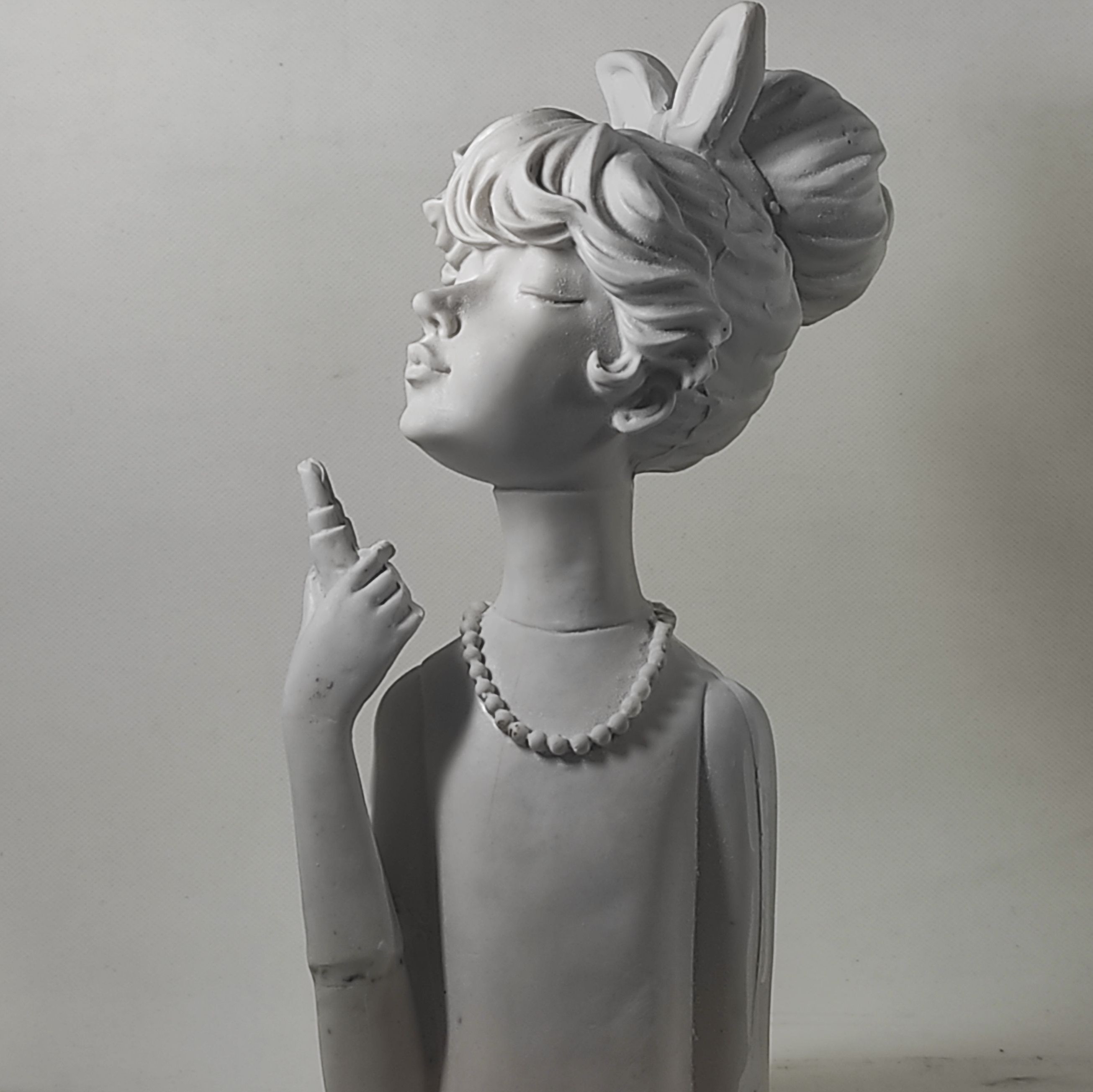 مجسمه پلی استر دختر ماتیکی