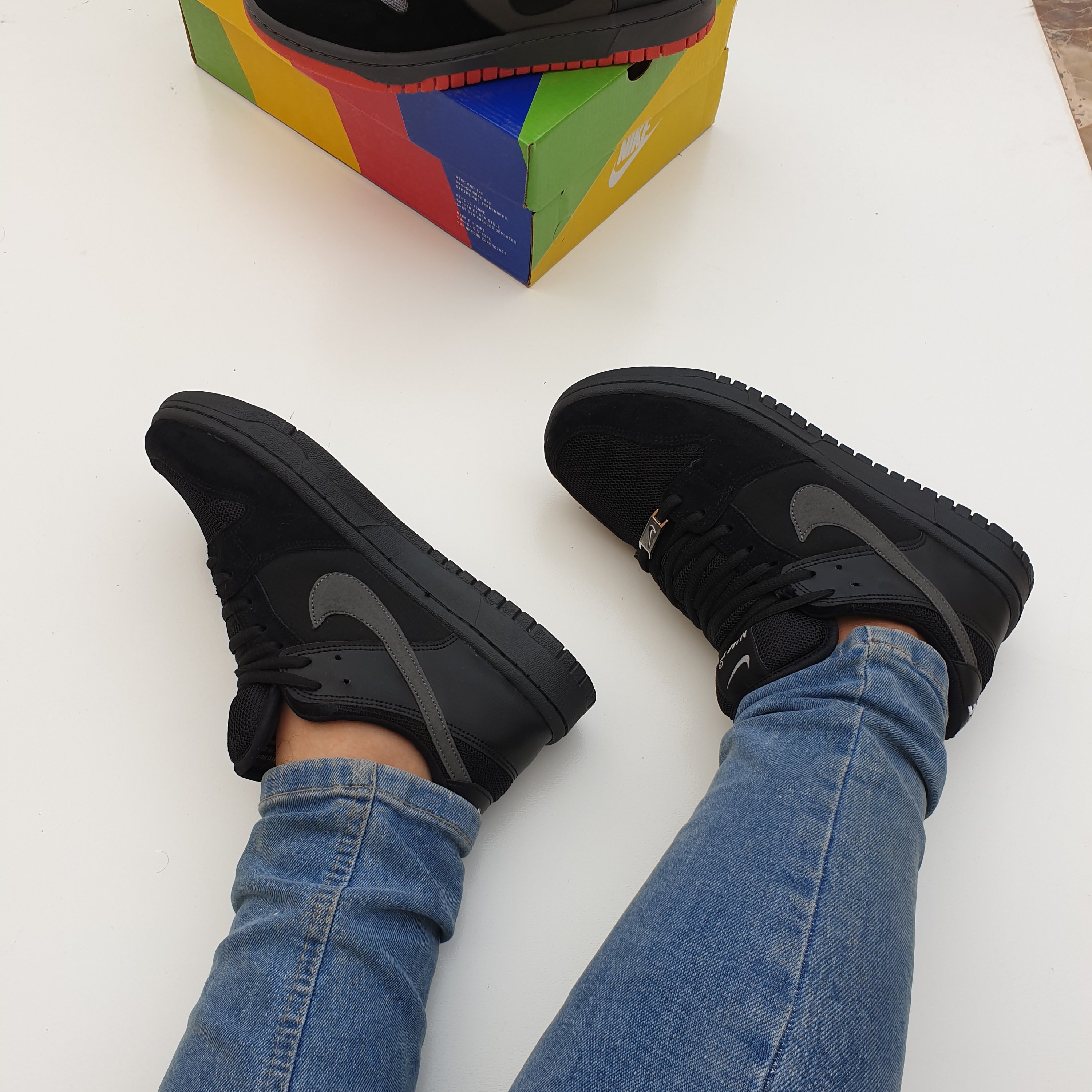 کتونی راحتی زیره عطری خیلی خوشبو مناسب شلوار جین و کتون مارک نایک تولیدی ایرانی سایز 41 مشکی موجود در کفش پاپوش بهبهان