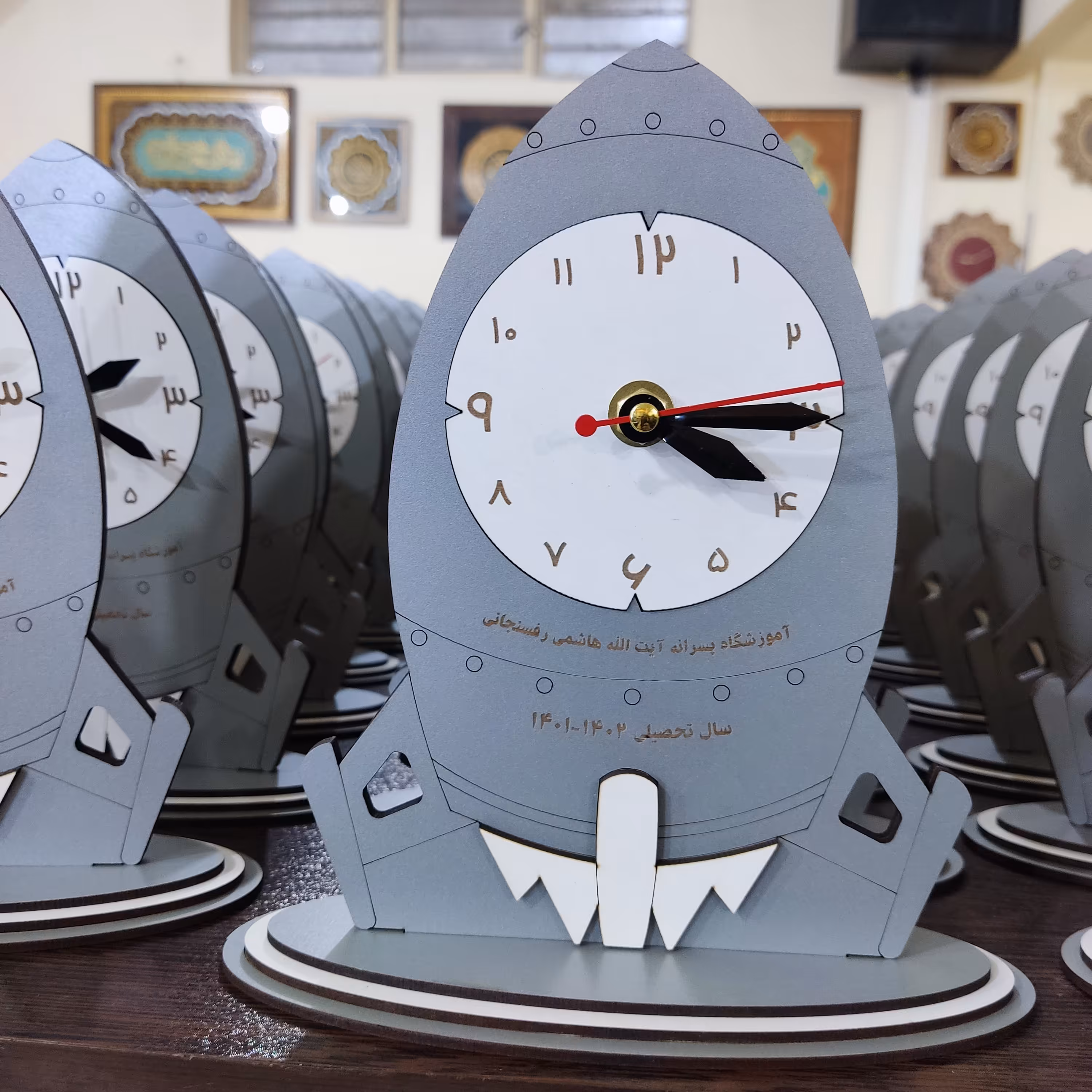 ساعت موشک با امکان چاپ عکس دلخواه