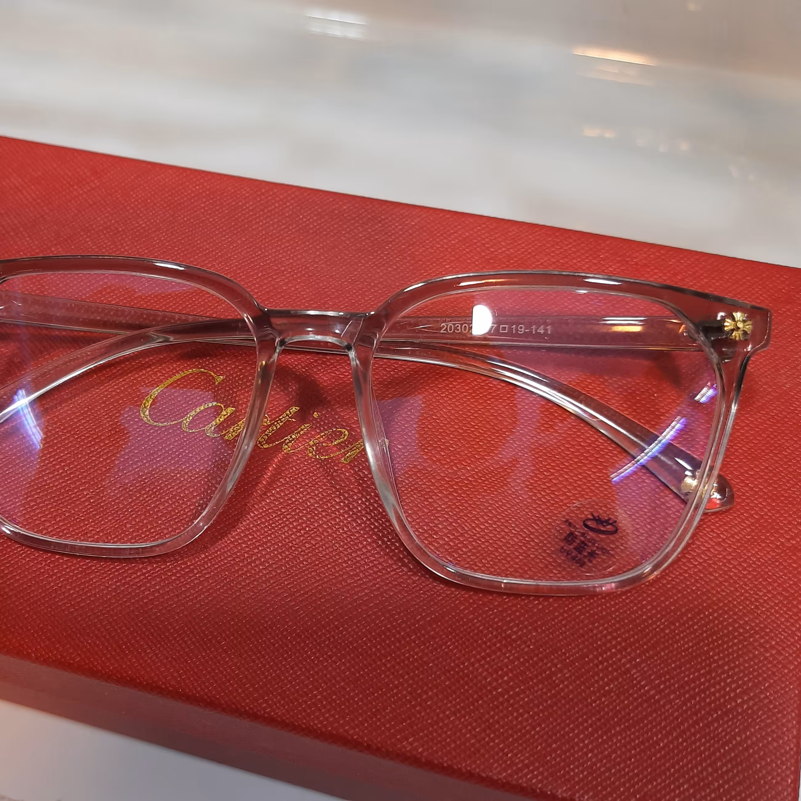 عینک طبی اسپرت مردانه زنانه کایوچویی رنگ نوک مدادی همراه با جلد و دستمال