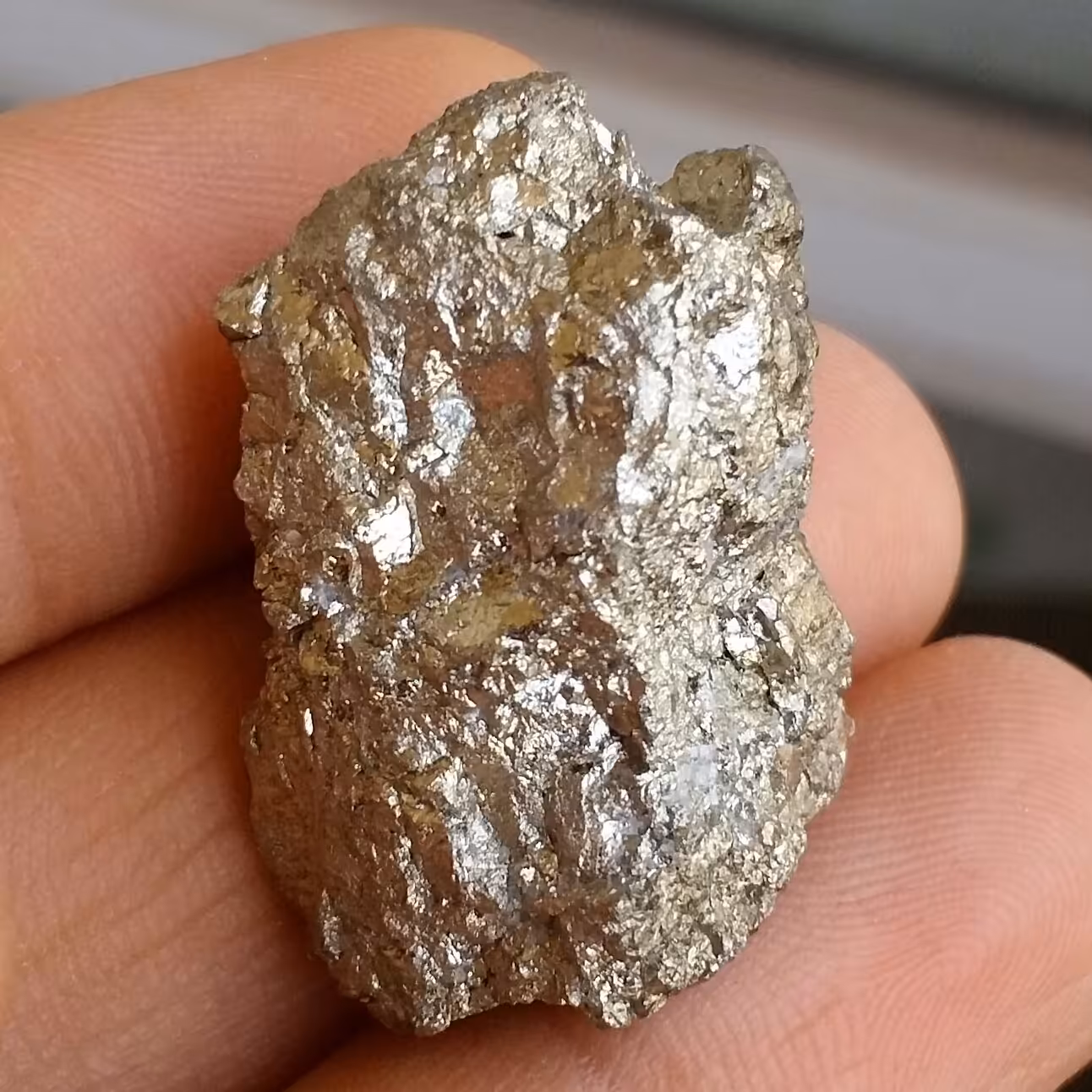 سنگ راف پیریت طلایی ملقب به سنگ طلا روی بستر 100 در 100 طبیعی شاهکار خلقت
بی نظیر
کد 10663