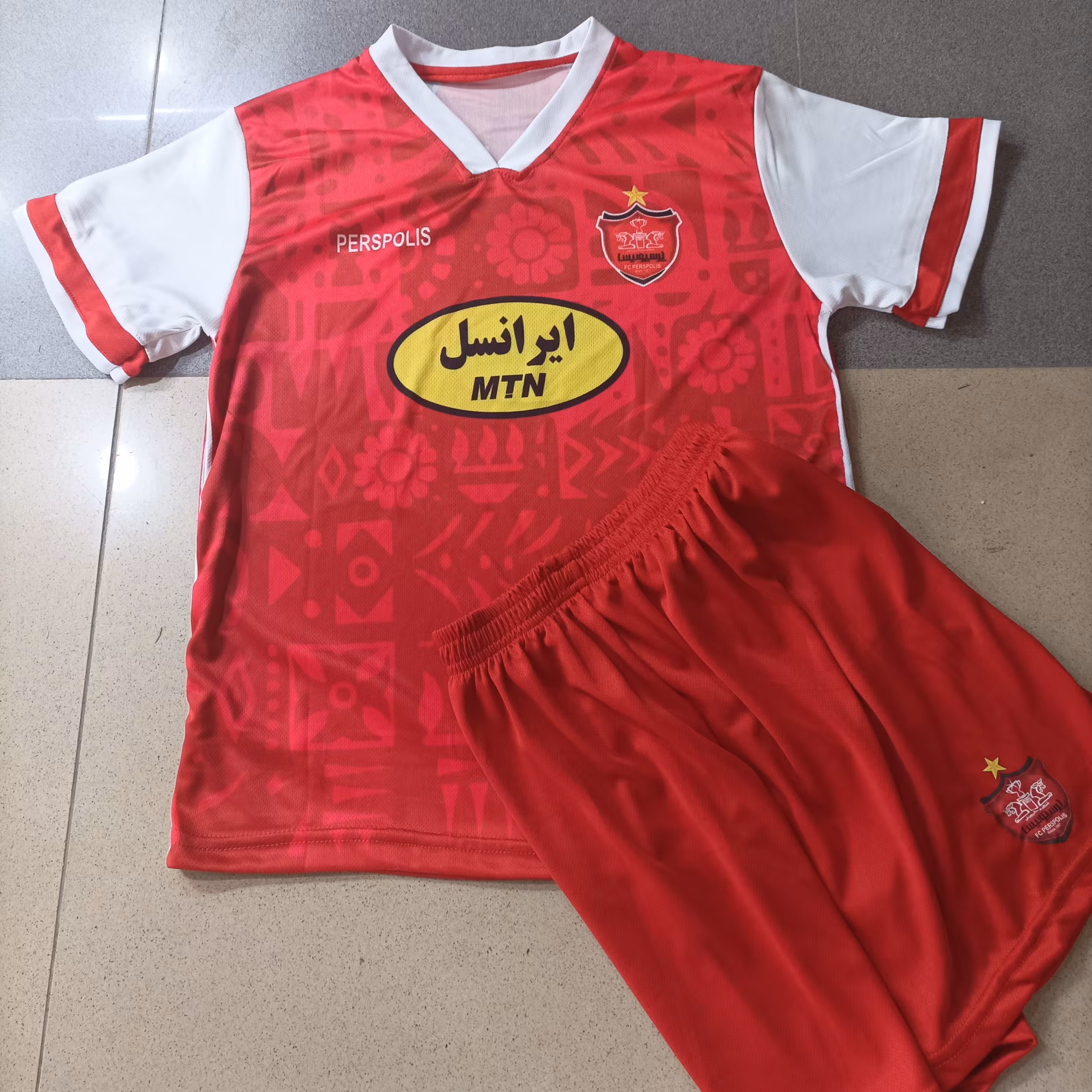 پیراهن و شورت پرسپولیس فصل 1402