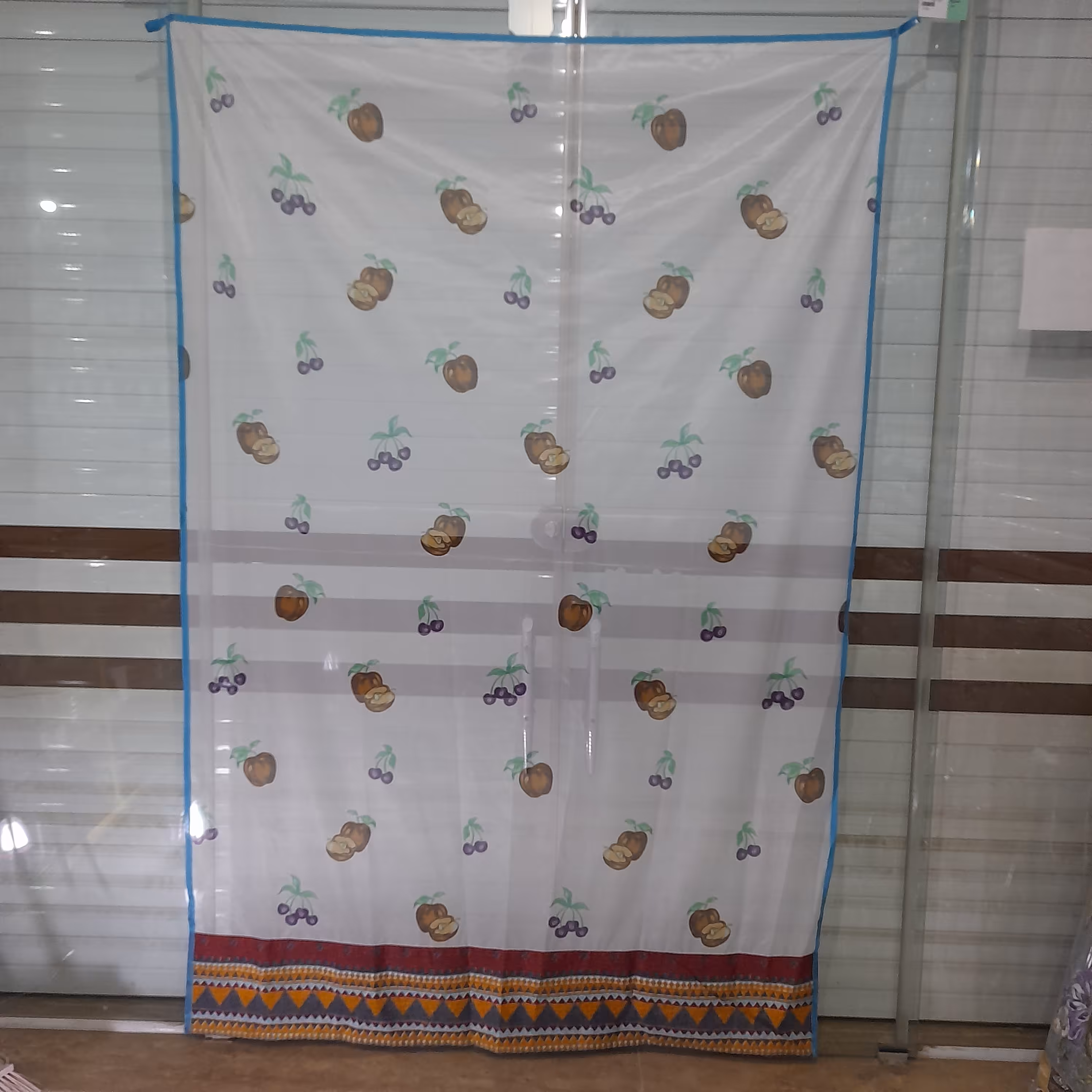 پرده دوخته شده درب منازل و مغازه ها