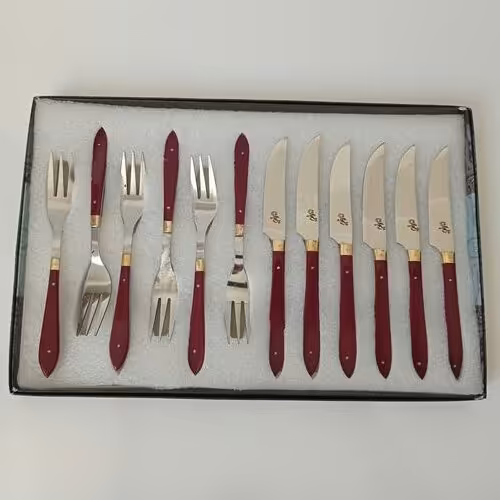 سرویس کامل چاقو میوه خوری و چنگال بابنددار  دسته قرمز رنگ


