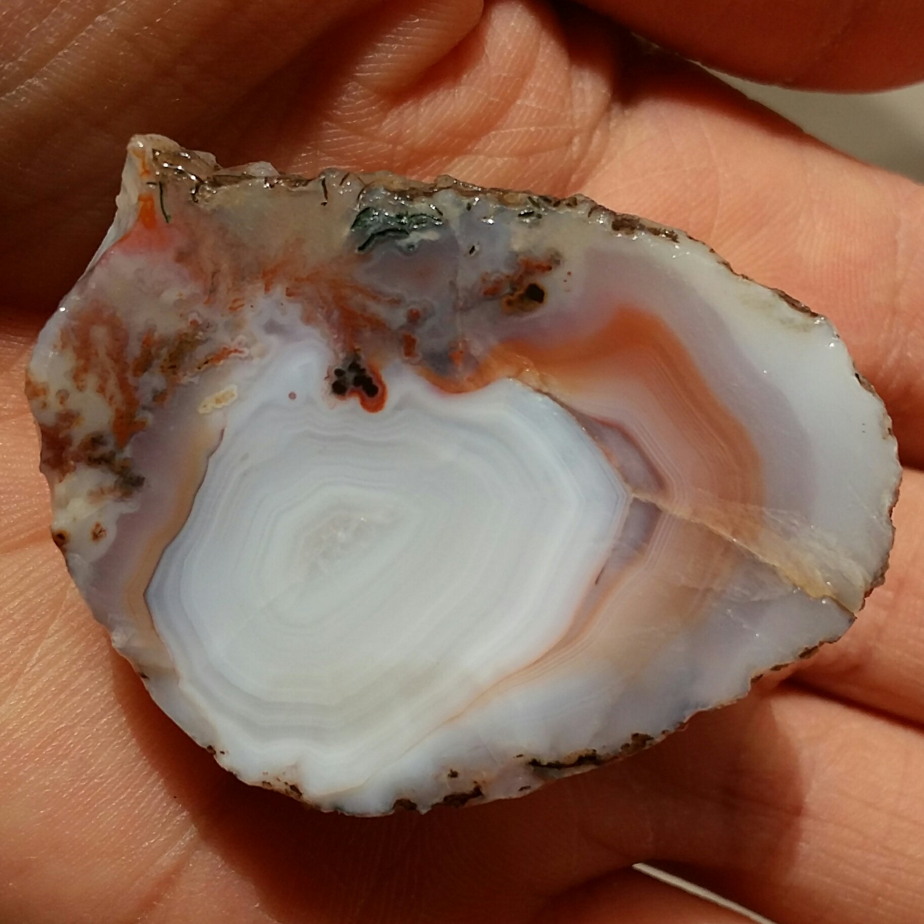 اسلایس سنگ راف عقیق سلیمانی 3بعدی رنگی منظره دار
100 در 100 طبیعی
شااهکار خلقت