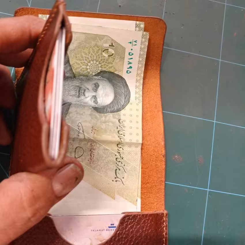 کیف پول جیبی وکارت بانکی تمام چرم طبیعی گاوی و کاملاً دستدوز 