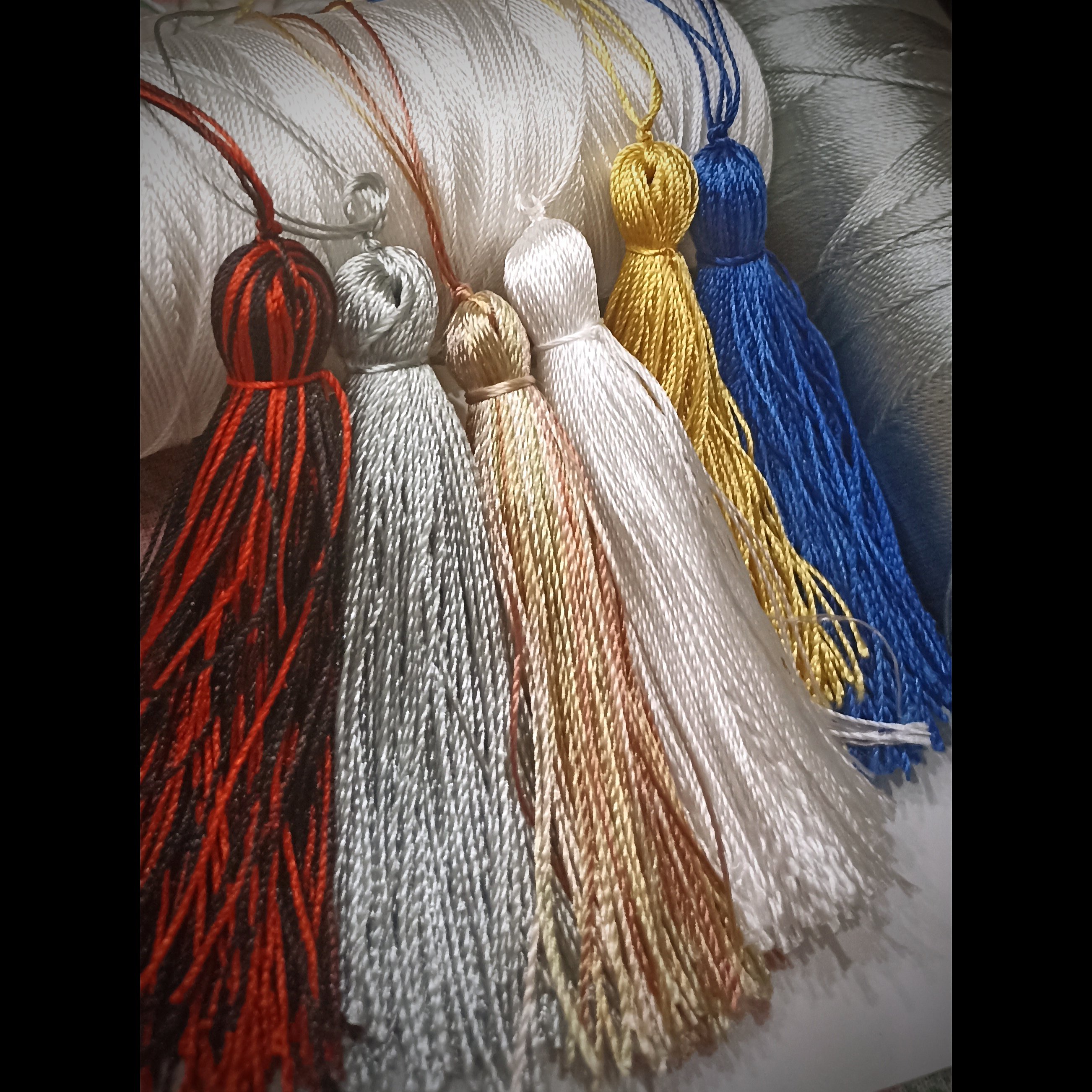 منگوله ی نخ سوپر ابریشم | در انواع رنگهای فانتزی | به قیمت عمده