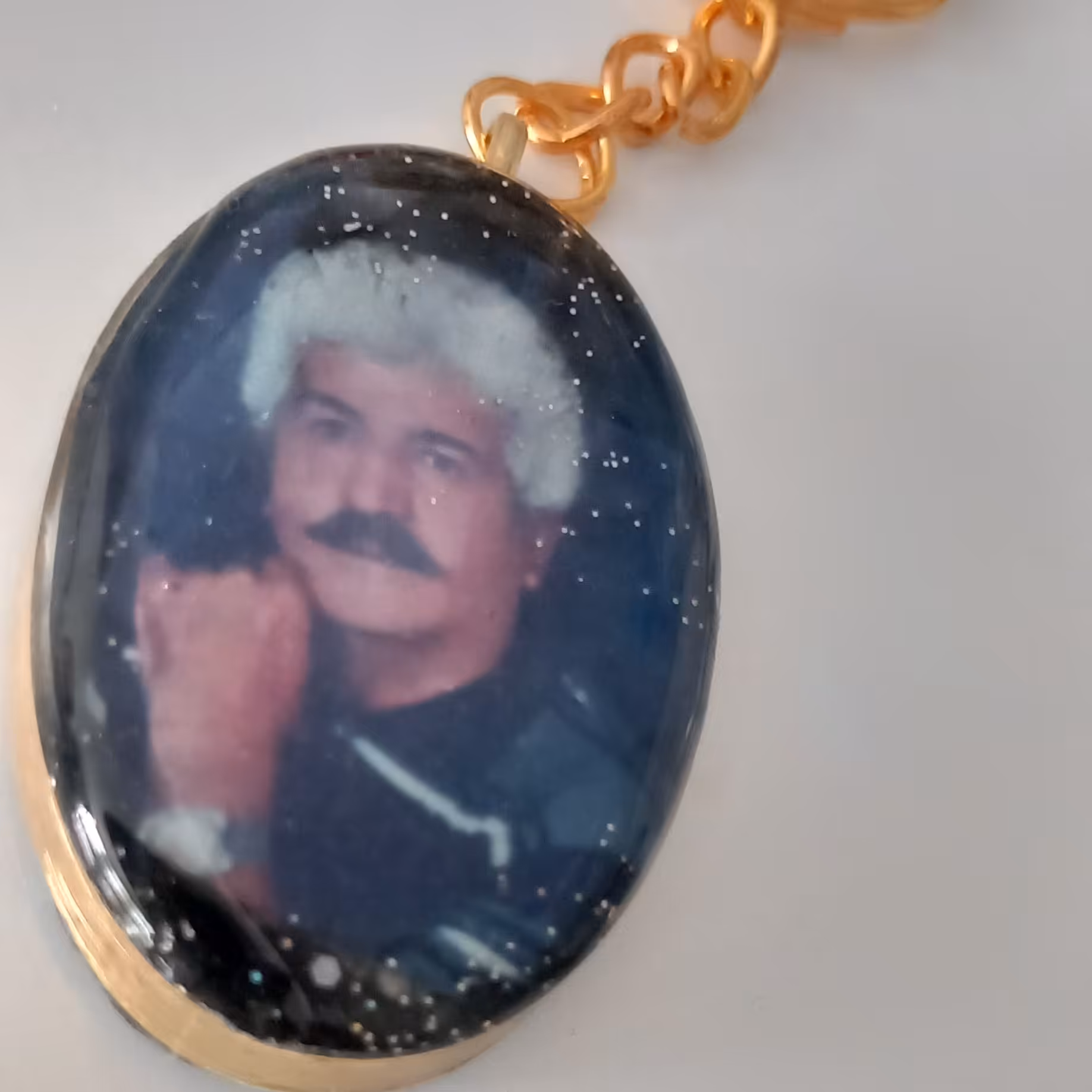 جاکلیدی دوطرفه عکس دار رزینی  یا 4 قل و ان یکاد  شبتاب با فریم برنجی 