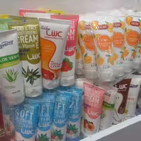 کرم مرطوب کننده و آبرسان دست و صورت