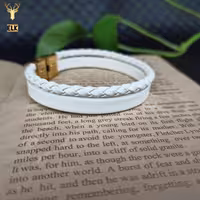 دستبند چرم طبیعی مدل T205 سفید (ارسال رایگان با جعبه چوبی)