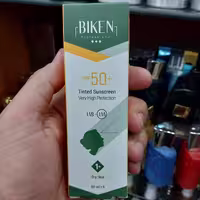 کرم ضد آفتاب  رنگی و کرم پودری بیکن با SPF50
کاملا سبک با رنگ 1پلاس پوست خشک