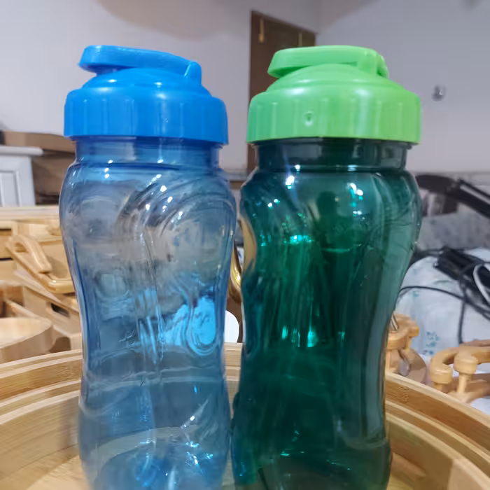 بطری آب  دانش آموز کودک وغیره دورنگ آبی و سبز  نیم لیتری کیفیت خوب