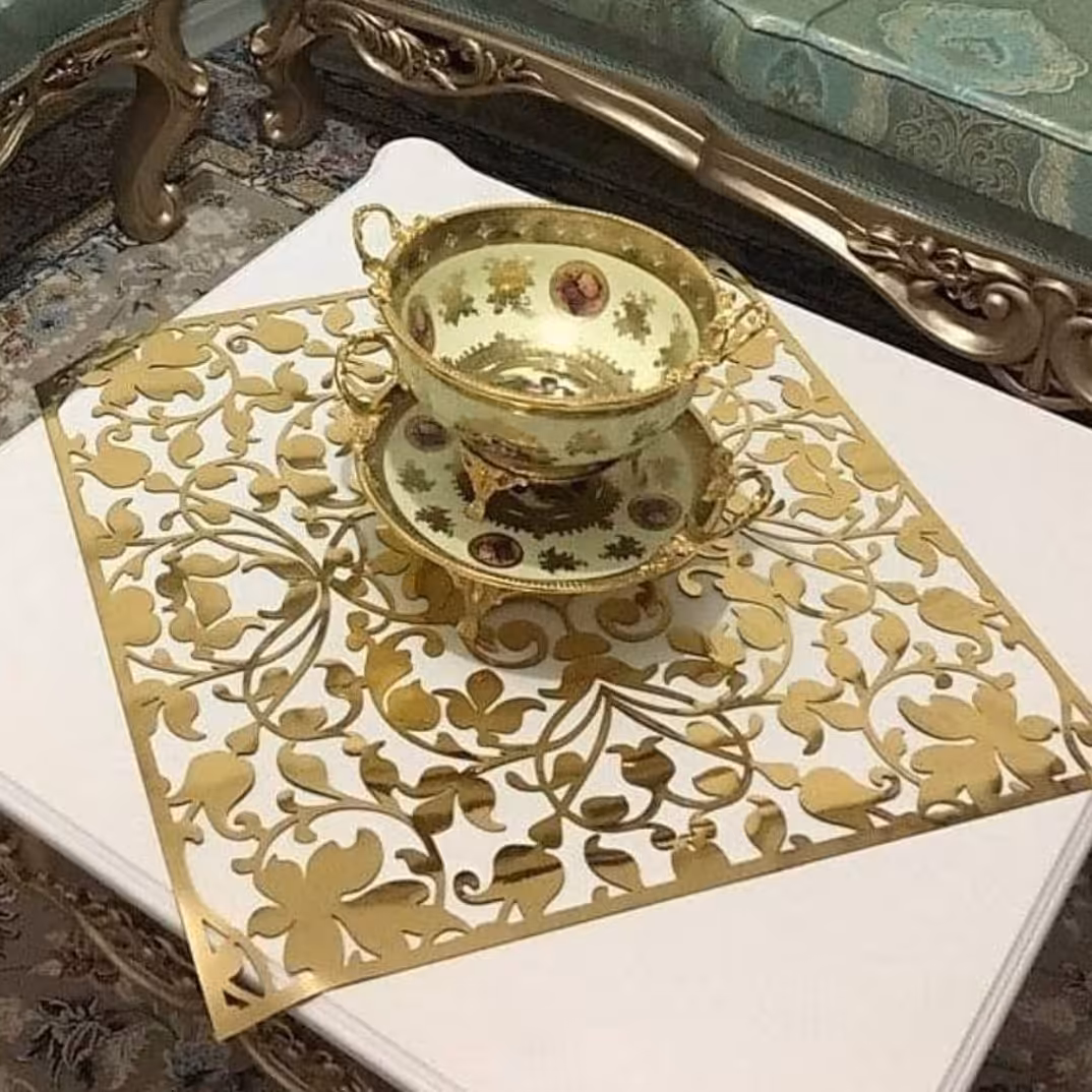 رومیزی جلومبلی سایز 69 در 69... چرم طلایی براق