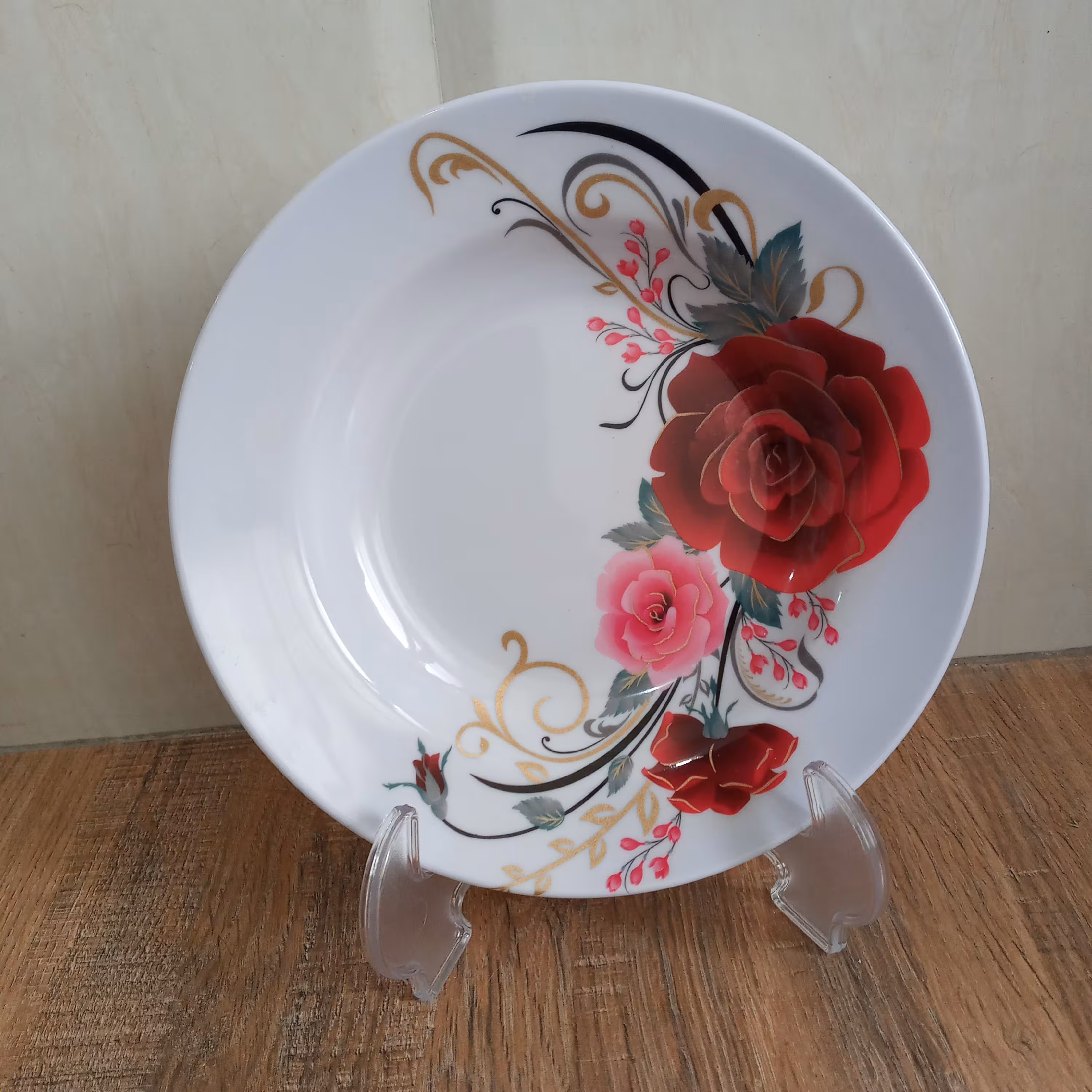 سرویس ملامین سپید یزد دارای استاندارد 18 پارچه 