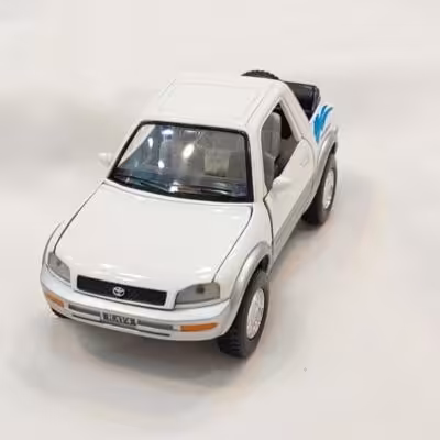 ماکت ماشین کلکسیونی تویوتا راو4 tav4 جنس بدنه فلزی