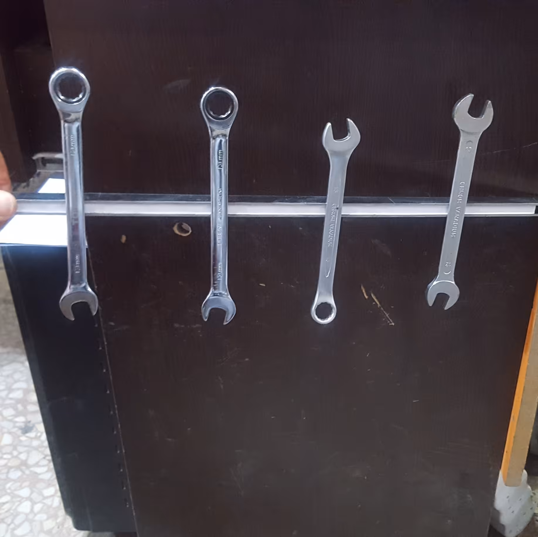 آهنربا آویز  تابلویی 55 سانت کد 2037