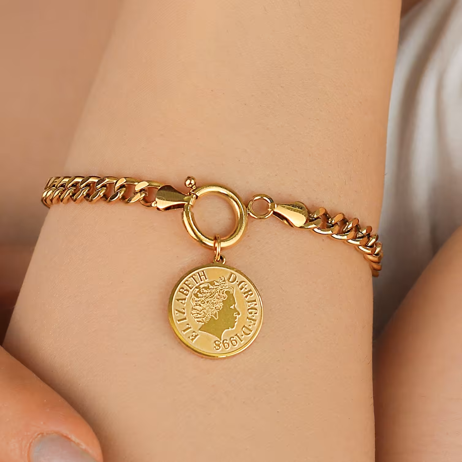 دستبند استیل طرح الیزابت رنگ ثابت ضد حساسیت AAD-198