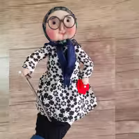 هدیه روز مادرعروسک پارچه ای مادربزرگ بافنده 30 سانتی رضوانه کد71