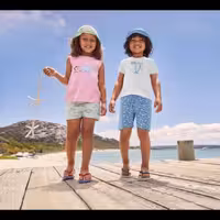 ست  دخترانه تاپ وشلوارک و کلاه تابستانی  سه تکه شیک لوپیلو  مناسب 4 تا 6 سال