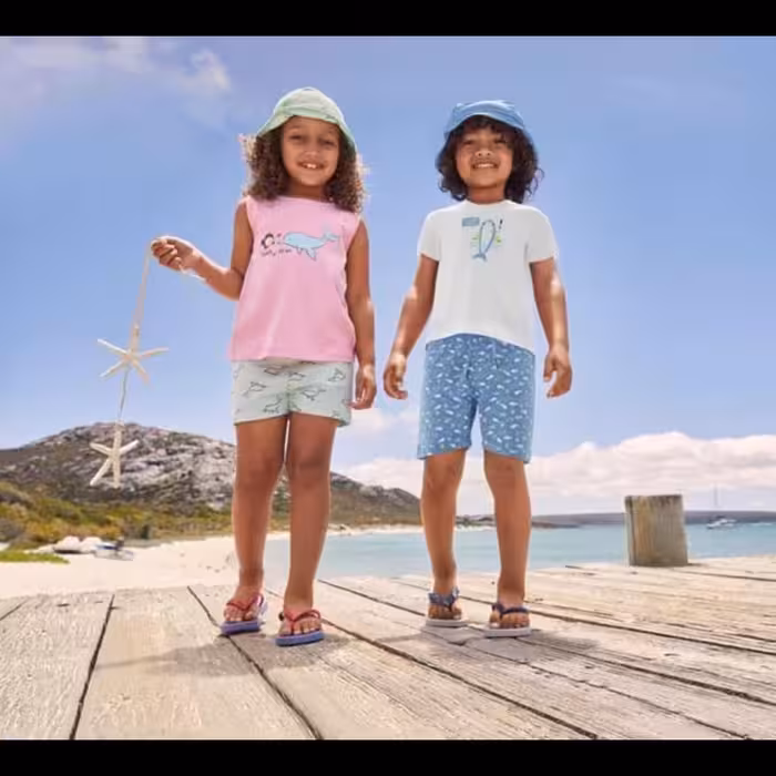 ست  دخترانه تاپ وشلوارک و کلاه تابستانی  سه تکه شیک لوپیلو  مناسب 4 تا 6 سال