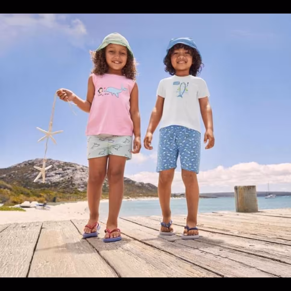 ست  دخترانه تاپ وشلوارک و کلاه تابستانی  سه تکه شیک لوپیلو  مناسب 4 تا 6 سال