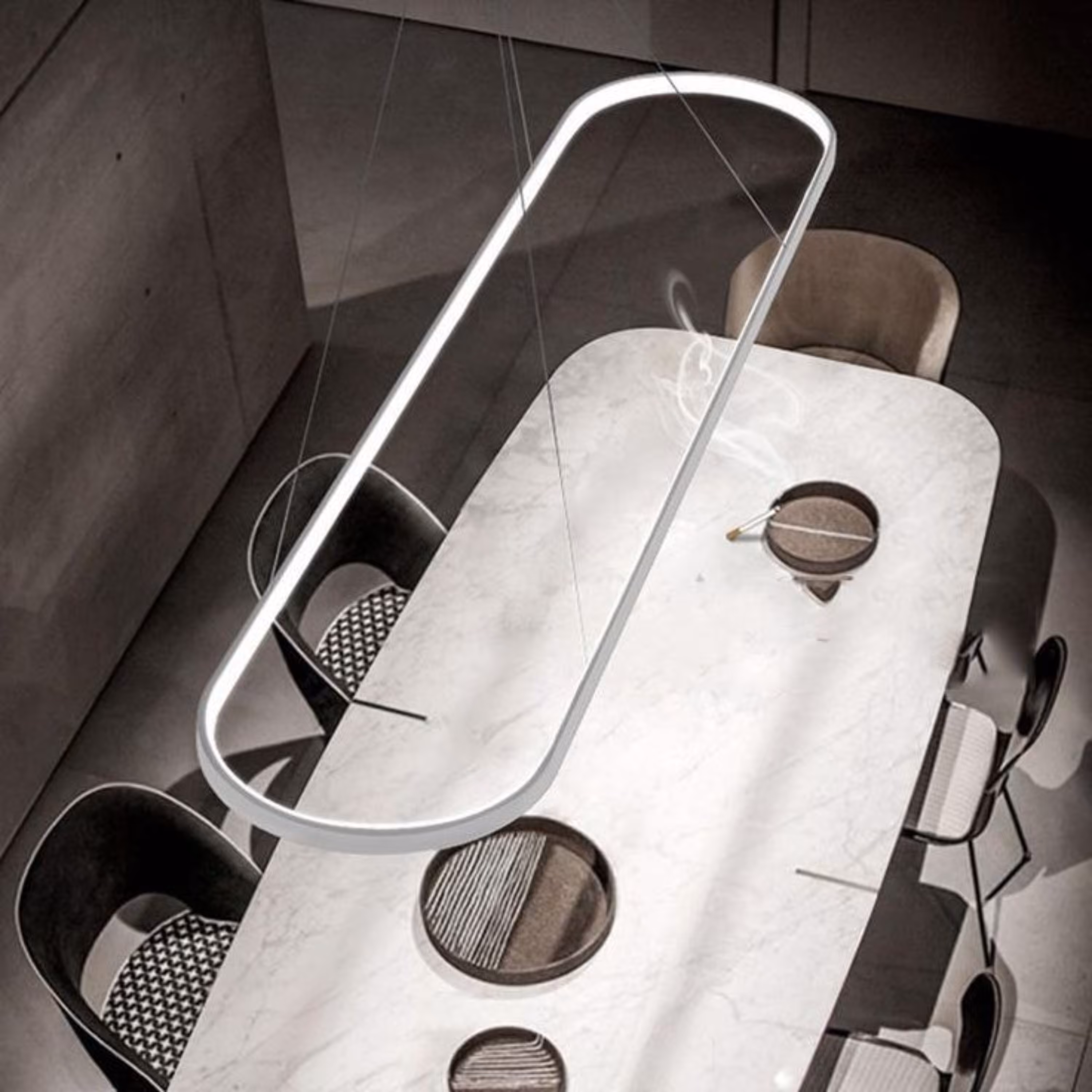 لوستر مدرن طرح بیضی رنگ بدنه سفید نور آفتابی