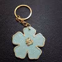 جاسوئیچی سرکلیدی و آویز کیف دخترانه رزینی طرح گل پنج پر