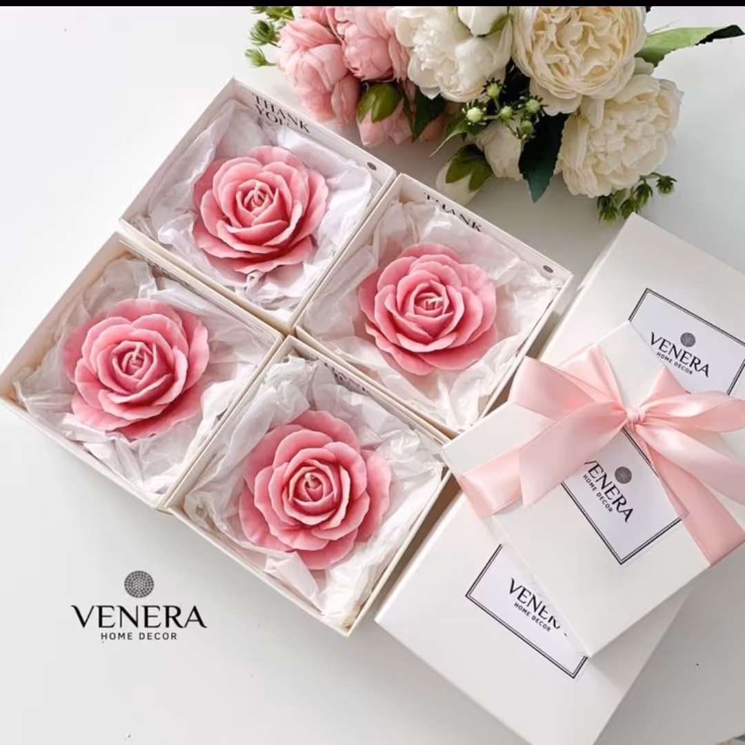 گیفت جعبه ای با شمع رز 2، ابعاد جعبه 8 در 8