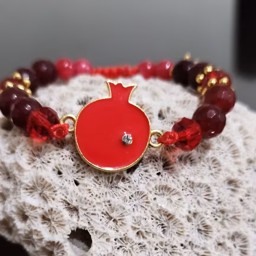 دستبند عقیق با پلاک انار