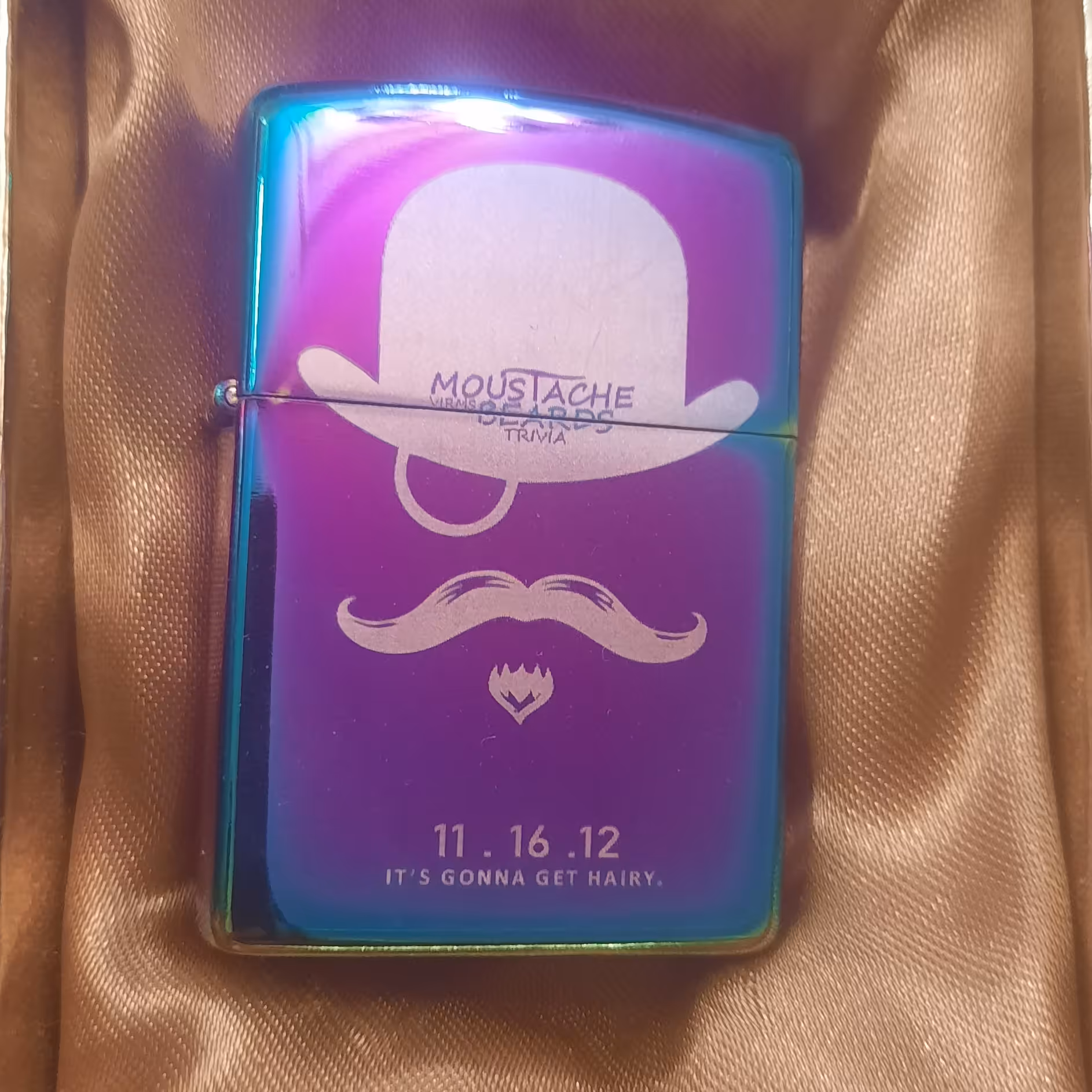 فندک زیپو بنزینی به همراه یک عدد جعبه کادویی فندک