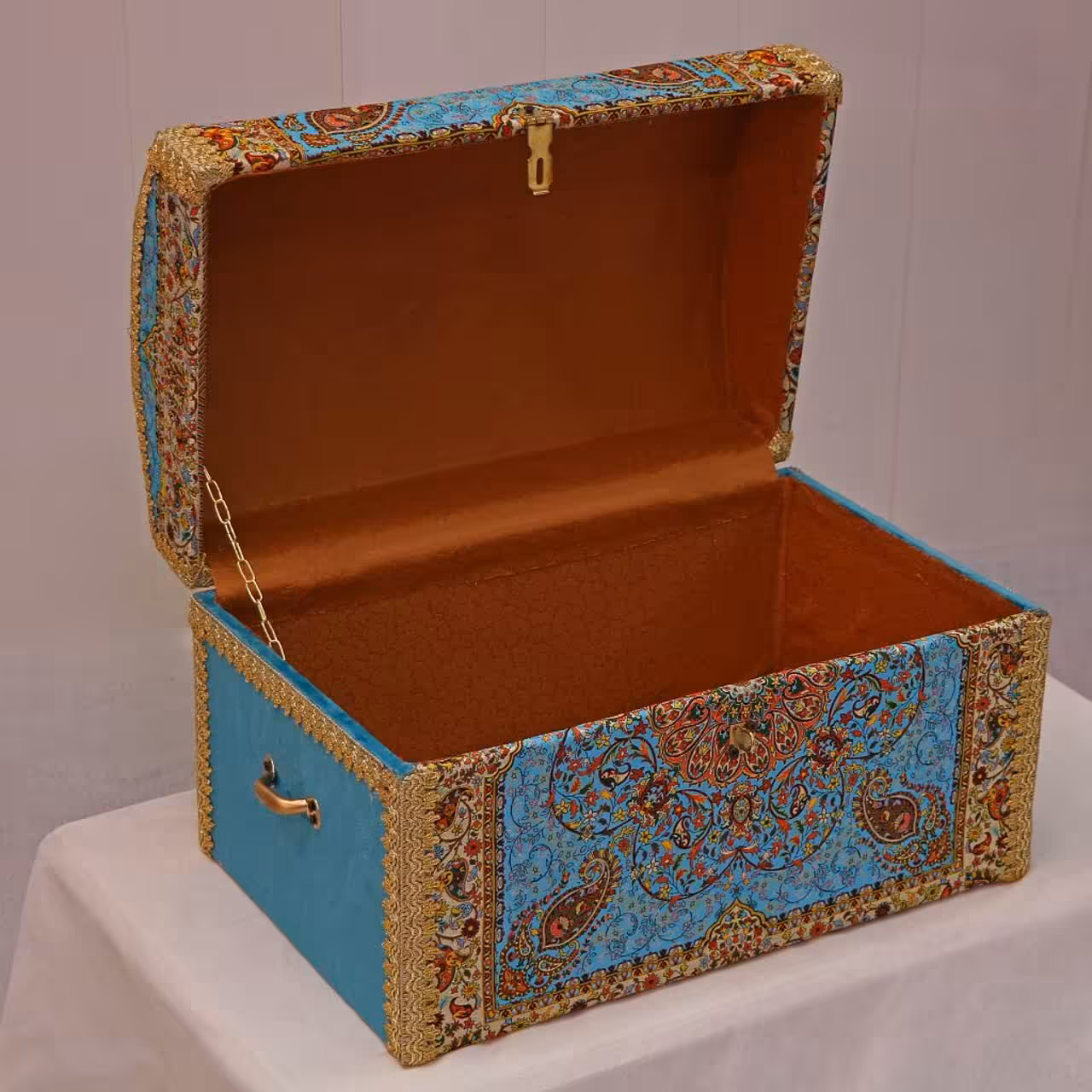 صندوقچه سنتی پارچه ترمه طرح افشار تحویل در باربری مقصد (پس کرایه)