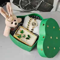 باکس هدیه شامل ساعت ونیمست و دستبند دخترانه