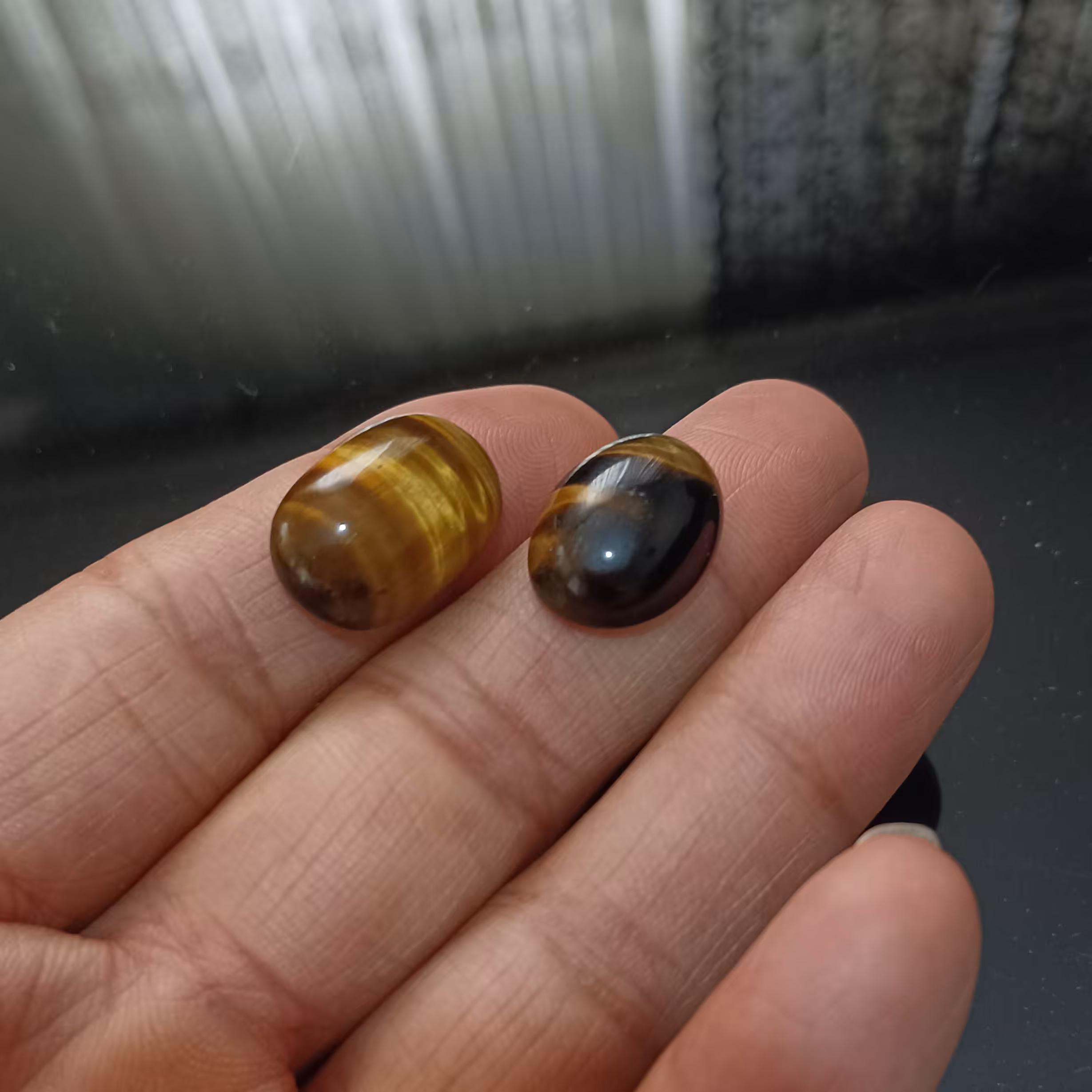 نگین و سنگ چشم ببر اصل و معدنی بسیار زیبا و خوشرنگ مخصوص انگشتر مردانه و زنانه و گردنبند و جواهرات و کلکسیونی 