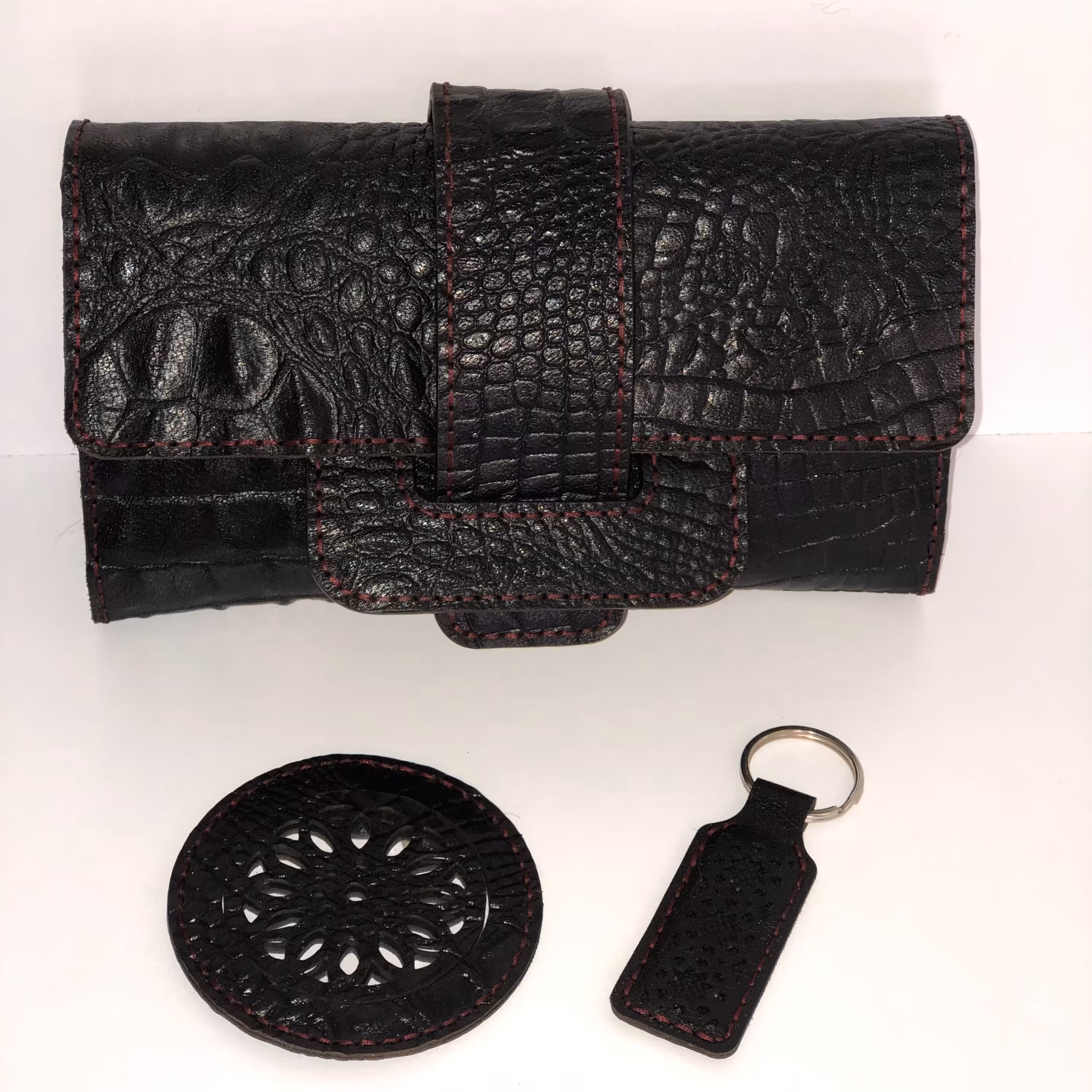 ست کیف چرم طبیعی و آینه دوخته شده با چرم طبیعی و دست دوزهمراه باجاکلیدی هدیه