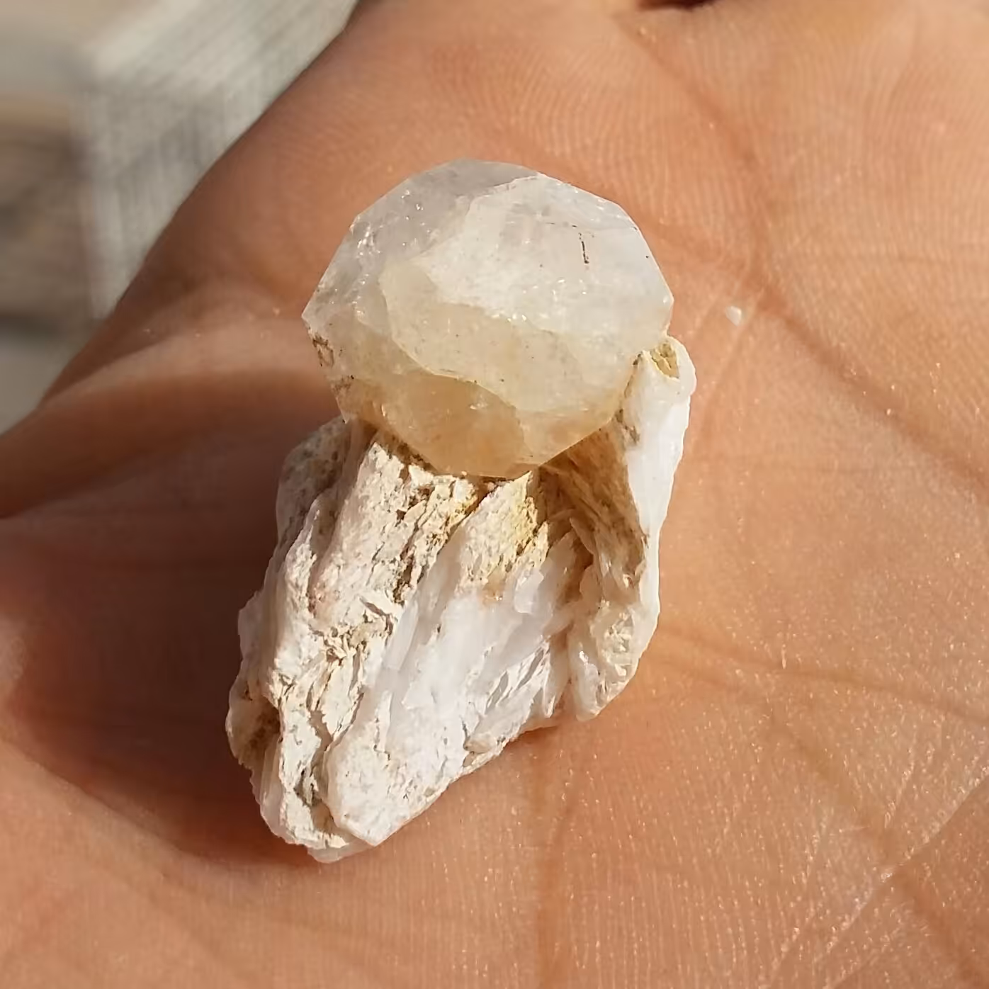 نمونه فوق کلکسیونی آنالیسم تک بلور درشت روی بستر  باریت محشر بسیااااار زیبا 100 در 100 طبیعی خارق العاده و تک
کد 10381