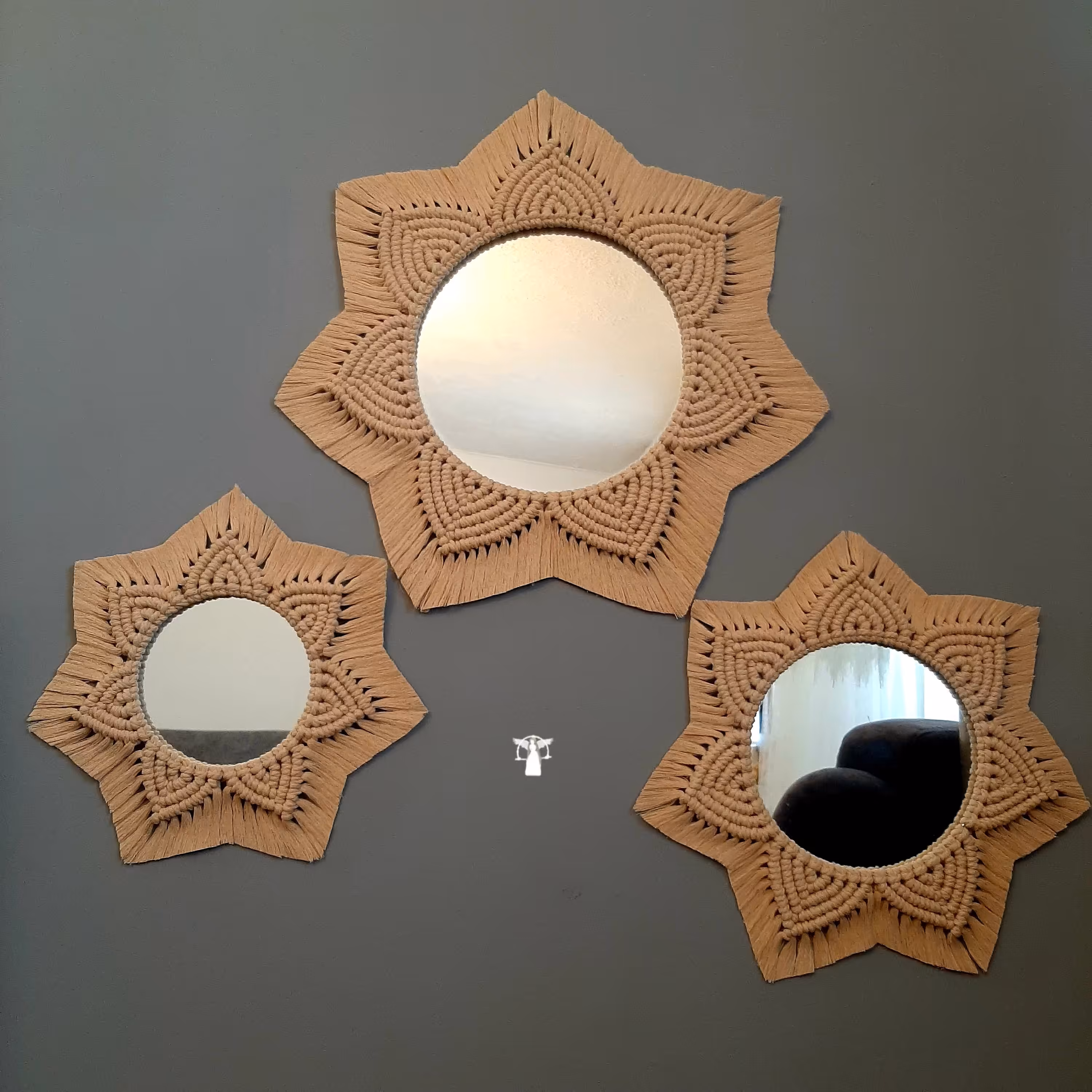 آینه مکرومه ، دیوارکوب، آیینه مکرومه رنگ نسکافه ای  در سه سایز کوچک، بزرگ، متوسط و قابل تغییر در سایز و رنگ دلخواه شما