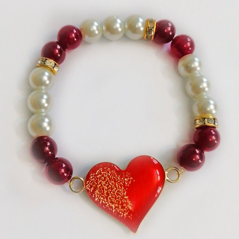 دستبند رزین طرح قلب با مروارید های دو رنگ