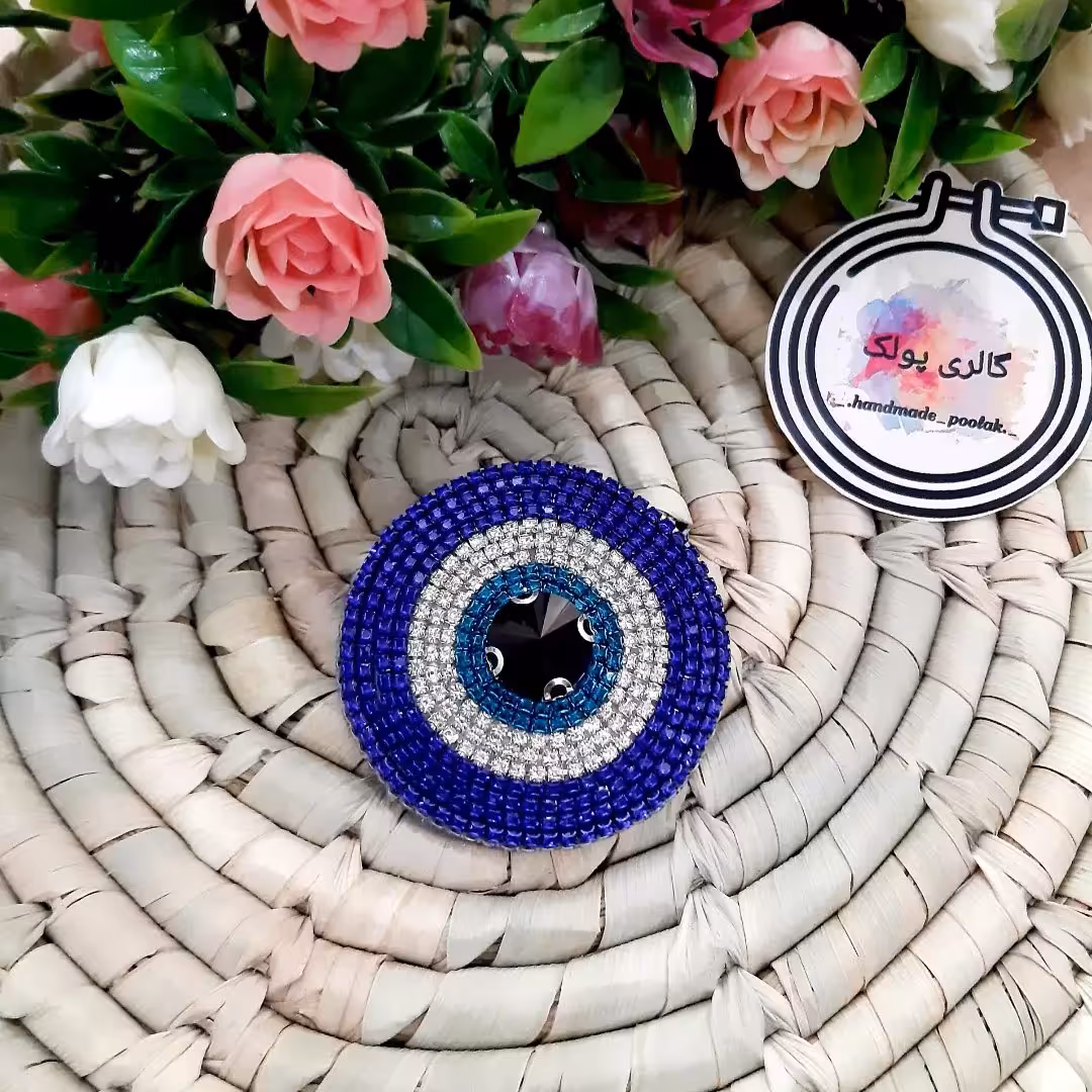 سنجاق سینه جواهردوزی شده طرح چشم نظر آبی