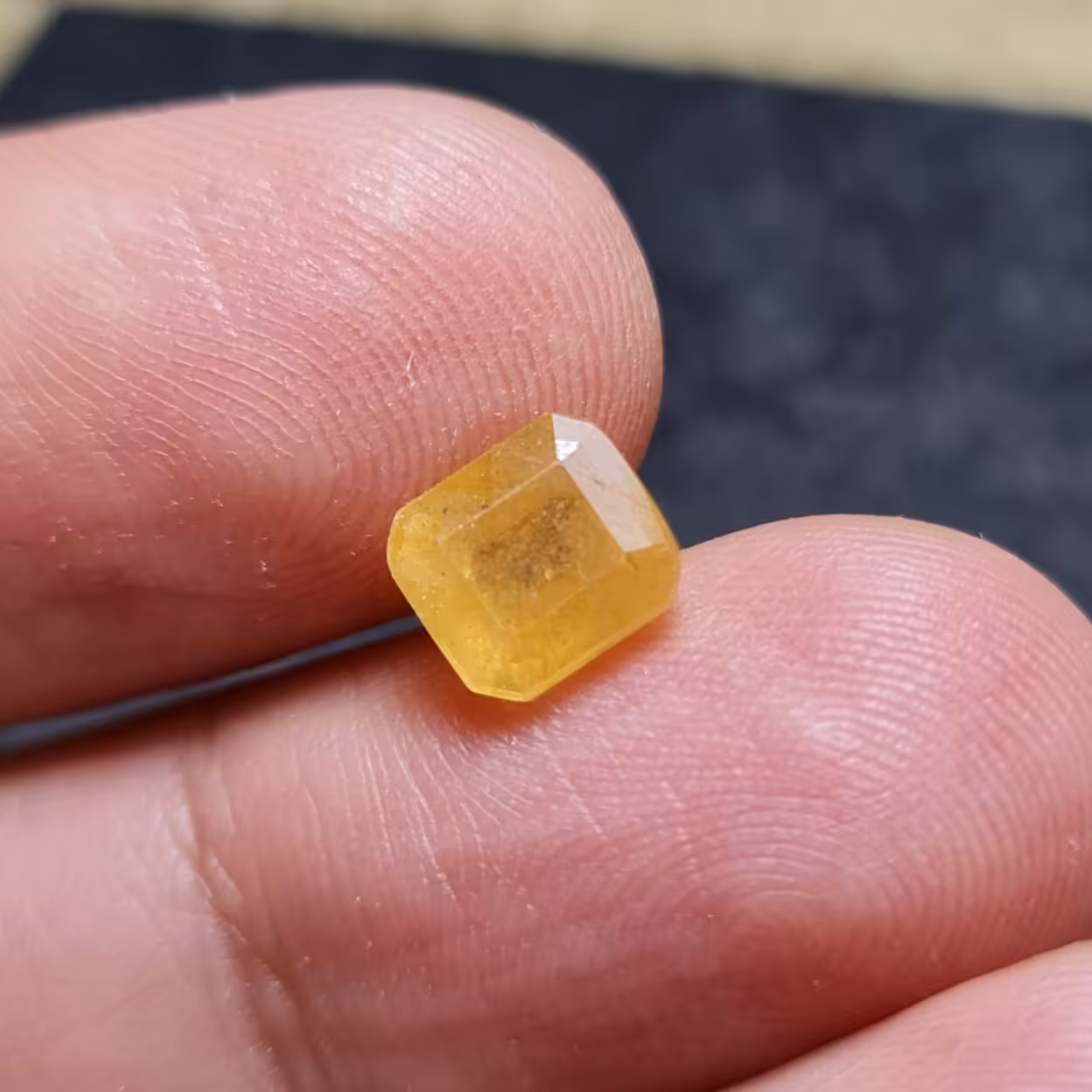  نگین زیبای سنگ یاقوت زرد معدنی آفریقایی با وزن 2قیراط 
کد 28736