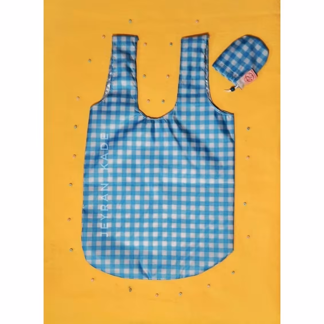 ساک تاشوی شمعی به همراه کیف طرح چارخونه آبی