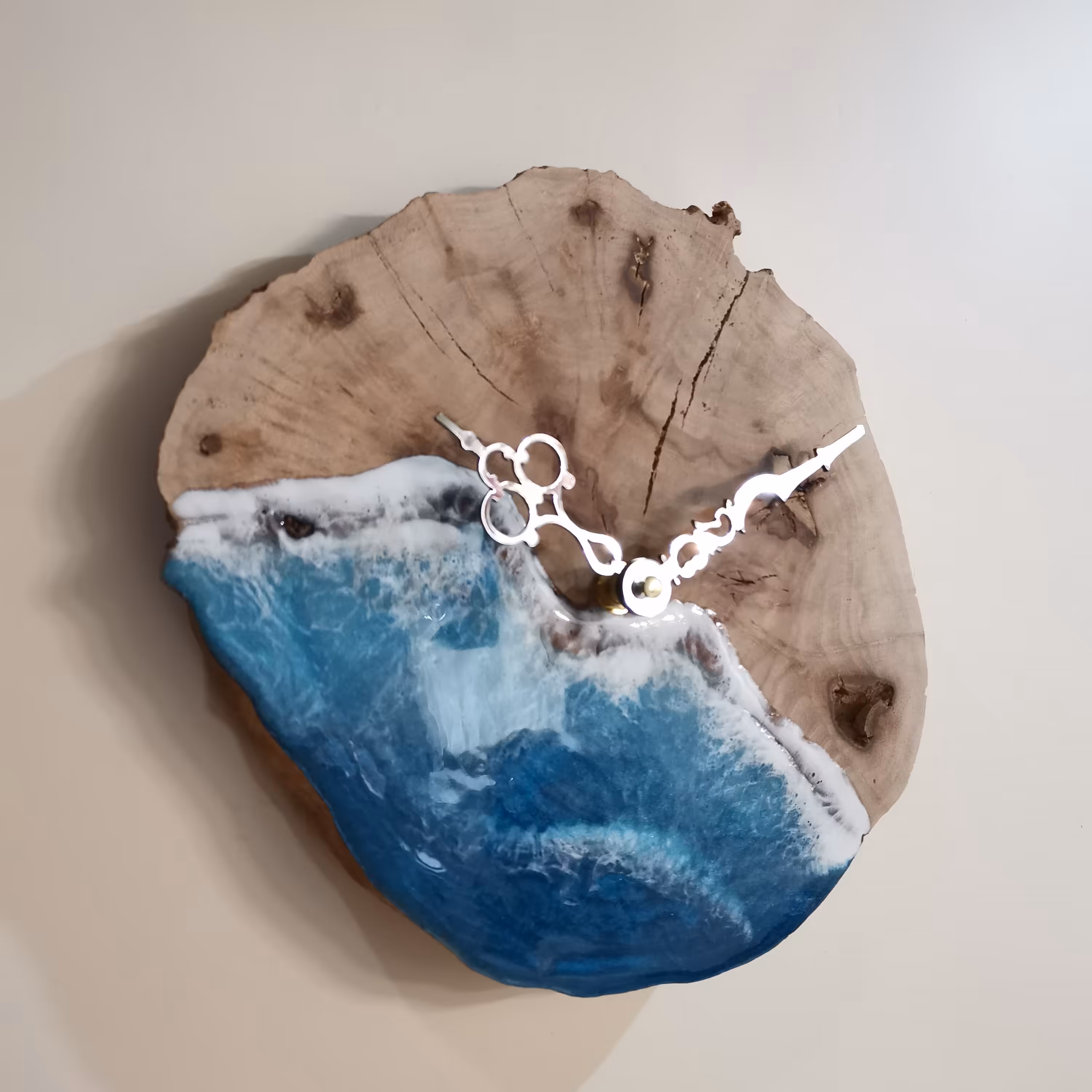 ساعت دیواری ترکیب چوب و رزین طرح دریا 