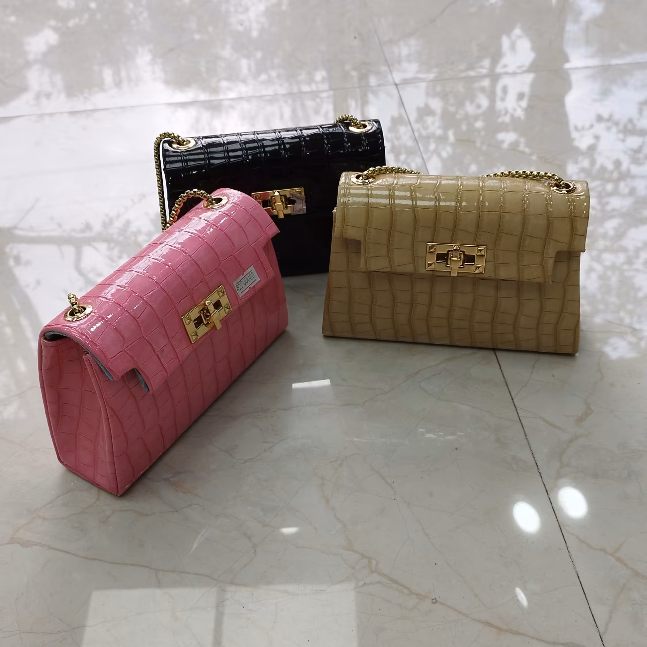 کیف دخترانه.   