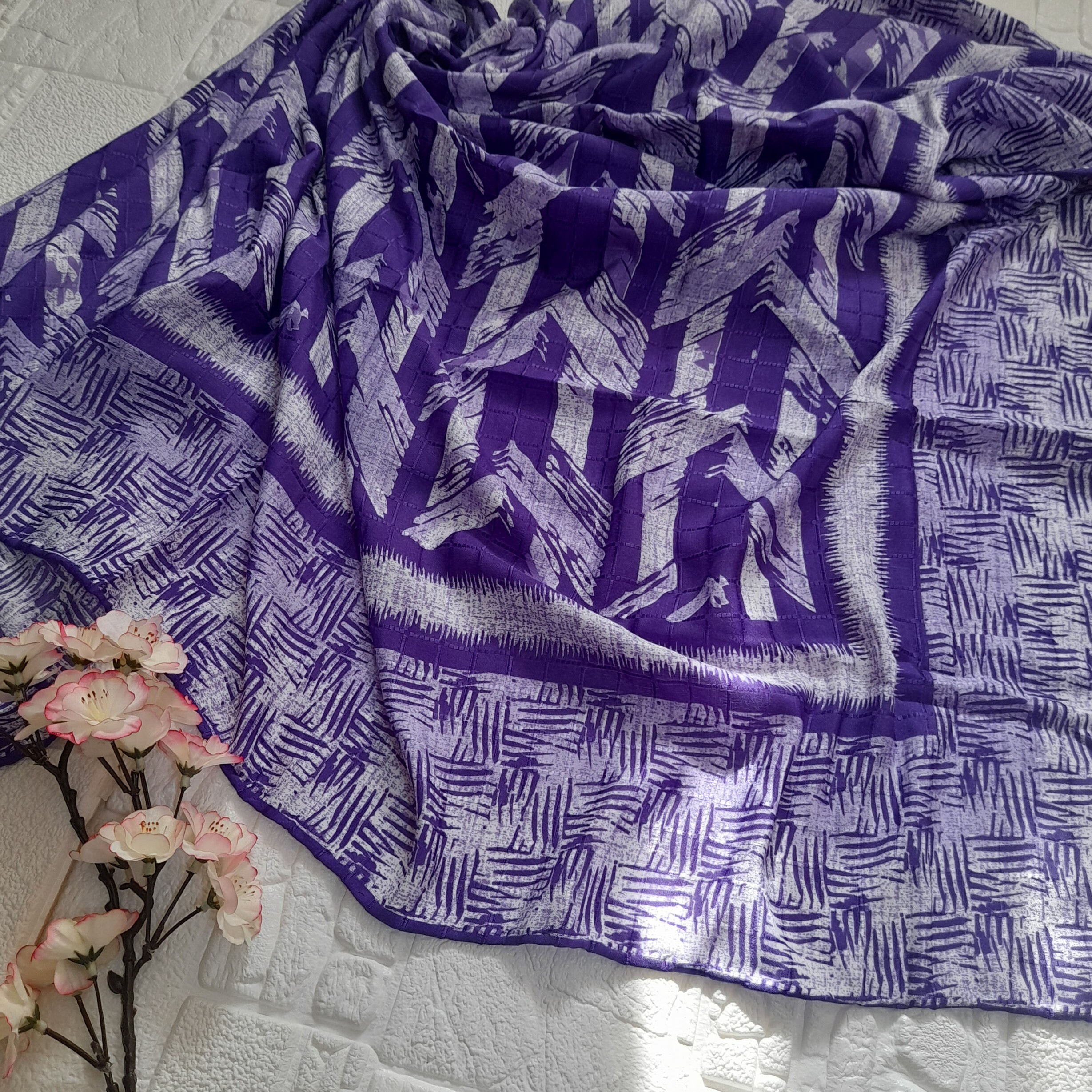 روسری نخی طرح مربعی