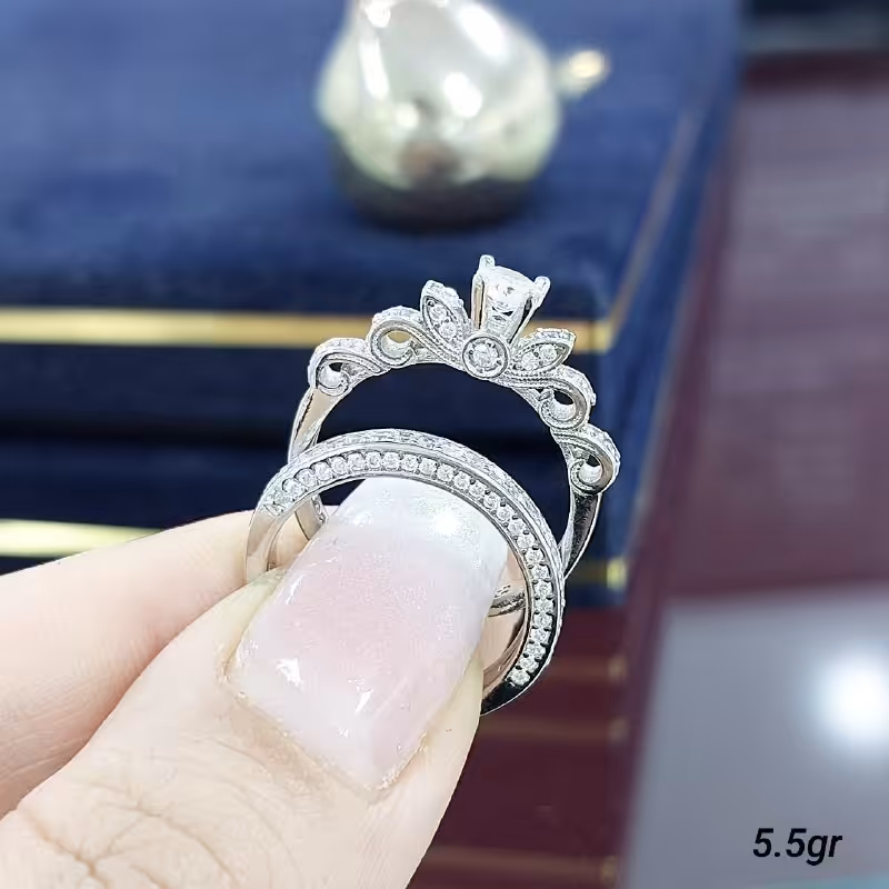 حلقه پشت حلقه جواهری