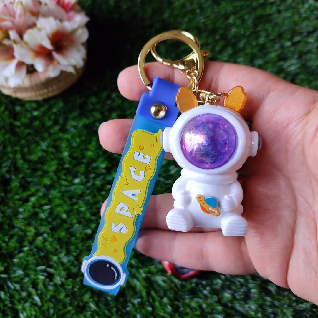 دسته کلید چراغدار طرح فضانورد بسیار شیک و زیبا و فوق العاده 