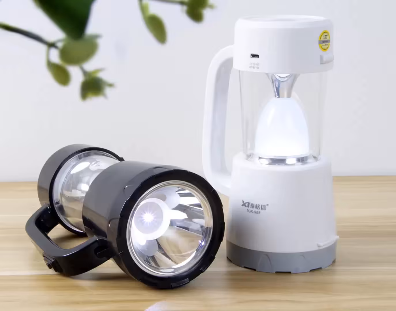 چراغ قوه و فانوس شارژی و خورشیدی کد 988-TGX