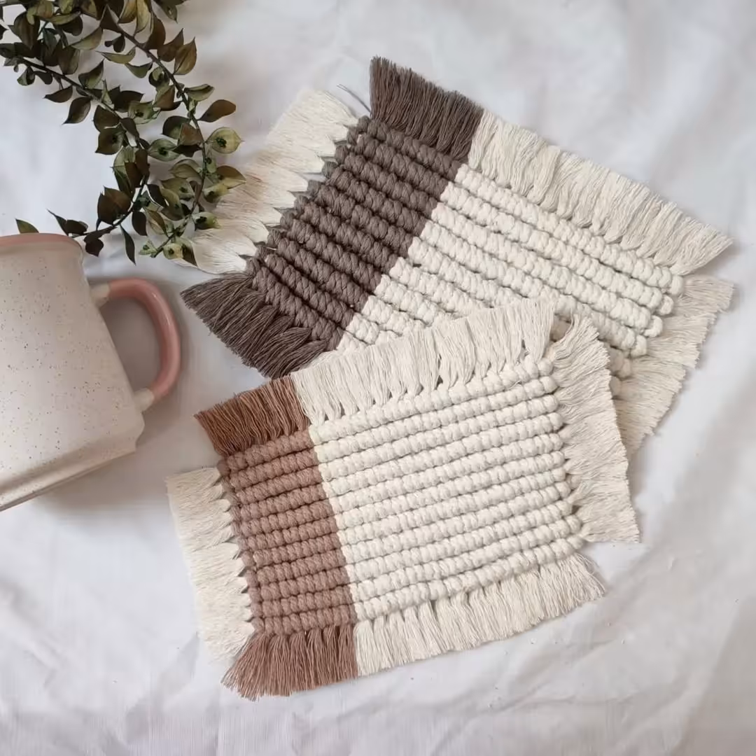 زیربشقابی مکرومه 
با بهترین نخمکرومه
سایز 20×12
تک رنگ و دو رنگ قابل سفارش