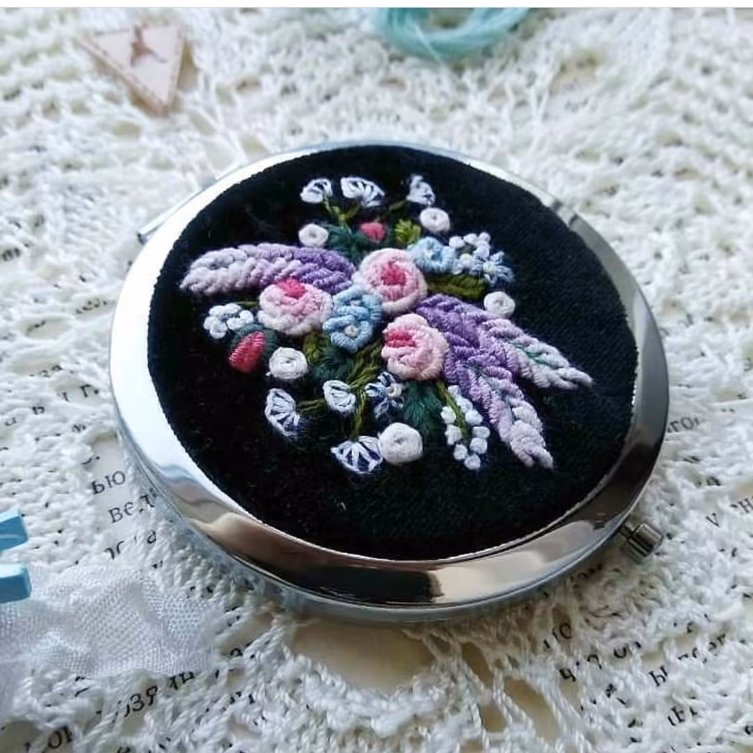 آینه جیبی گلدوزی طرح بوته گل