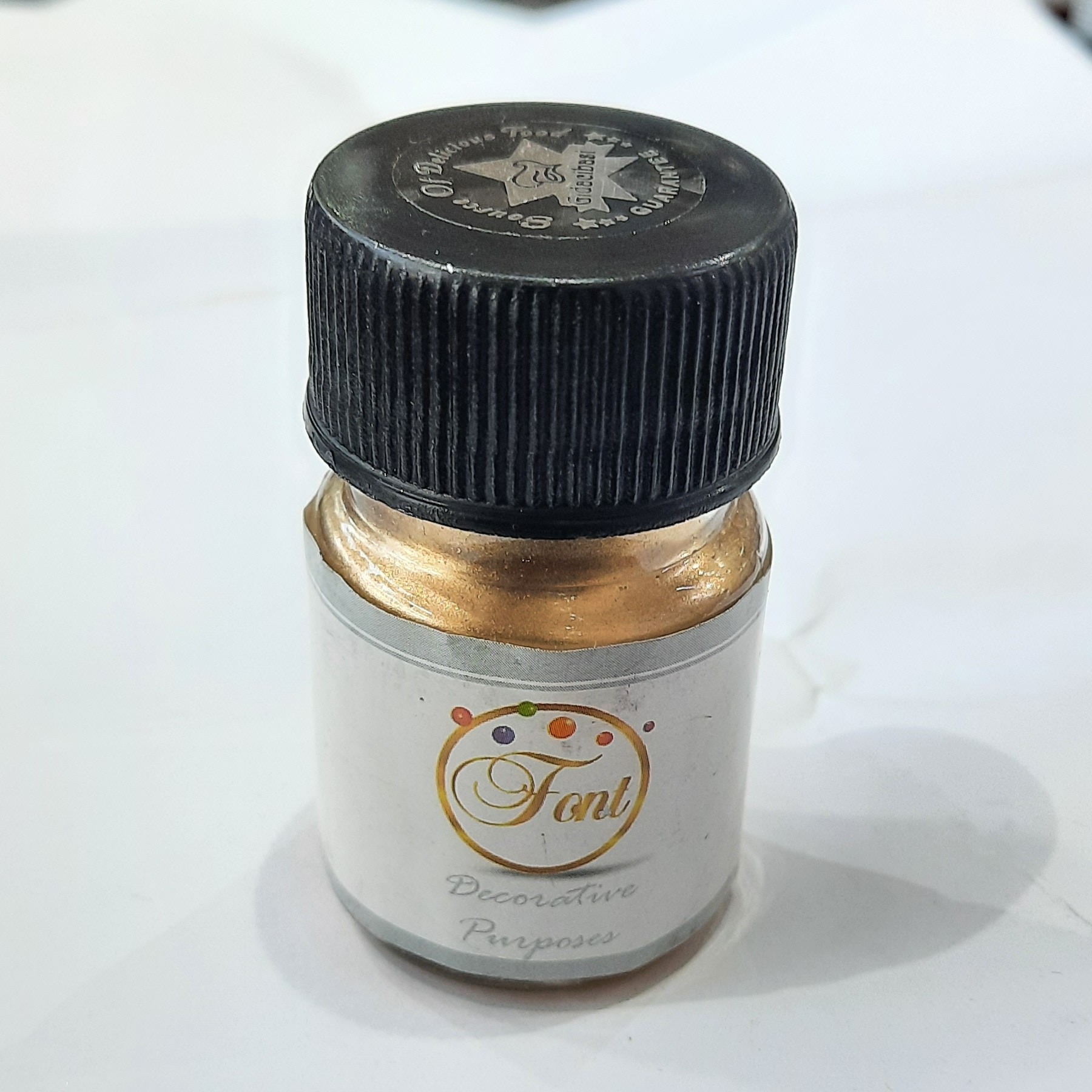 رنگ پودری طلایی فونت اصلی 10 گرمی(مخصوص رنگ کردن روی کیک، دسر، فوندانت و ...)