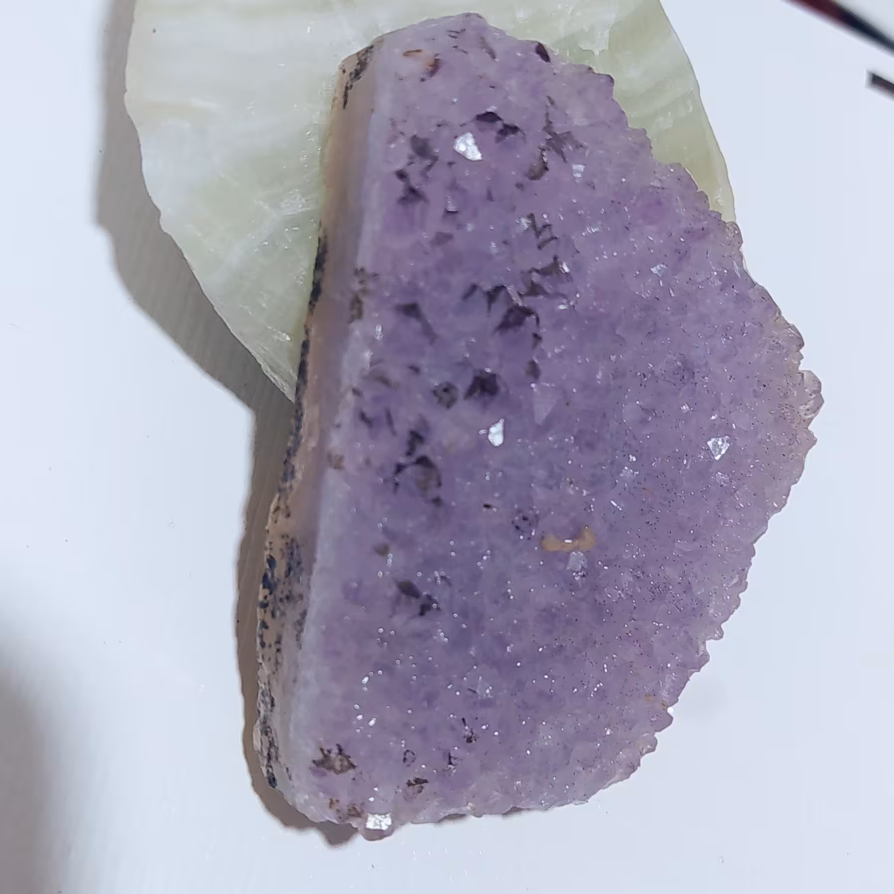 اسلایس بسیار زیبا و جذاب آمیتیست بروی لایه ای از عقیق سلیمانی، فرکانس بالا مناسب جهت مدیتیشن ،دکوراسیون ،کلکسیون 